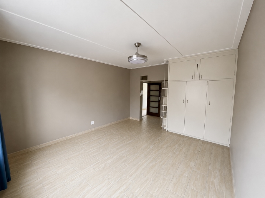 0 Bedroom Property for Sale in Sea Point Western Cape